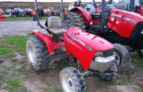 Case IH DX29, DX33 Tractors